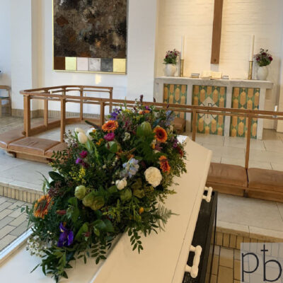 Begravelsesblomster udbringning Frederiksberg til kirke og kapel med personlig service