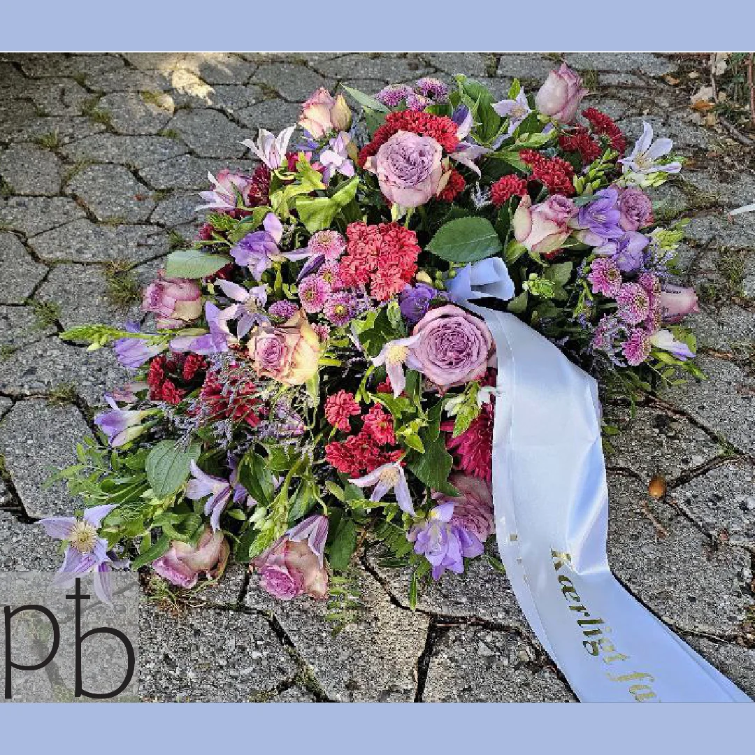 Udbringning af håndbundne begravelsesblomster i Hellerup leveret til kirke og private adresser i postnummer 2900