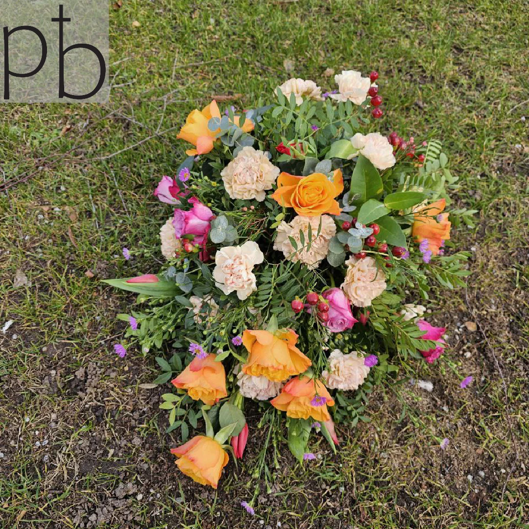 Smukke begravelsesblomster fra lokal blomsterhandler i Birkerød til levering ved ceremoni