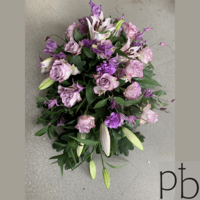 Diskret levering af håndbundne bårebuketter og kranse til begravelse i Charlottenlund postnummer 2920