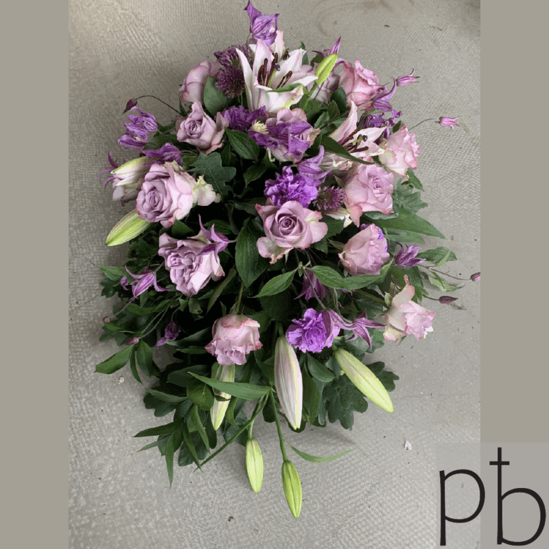 Diskret levering af håndbundne bårebuketter og kranse til begravelse i Charlottenlund postnummer 2920