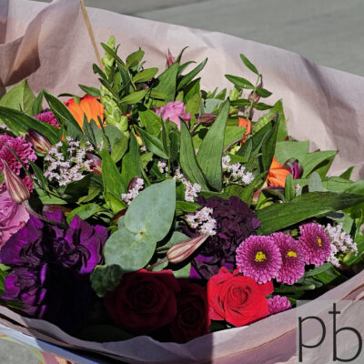 Kondolencebuketter i Kongens Lyngby – håndbundet buket i hvide blomster, skabt af ParadisBlomster og leveret med respekt.