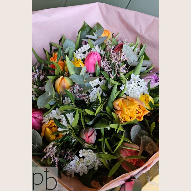 Kondolencebuketter København V – rolig kondolencebuket fra Paradis Blomster klar til levering til hjem eller arbejde.
