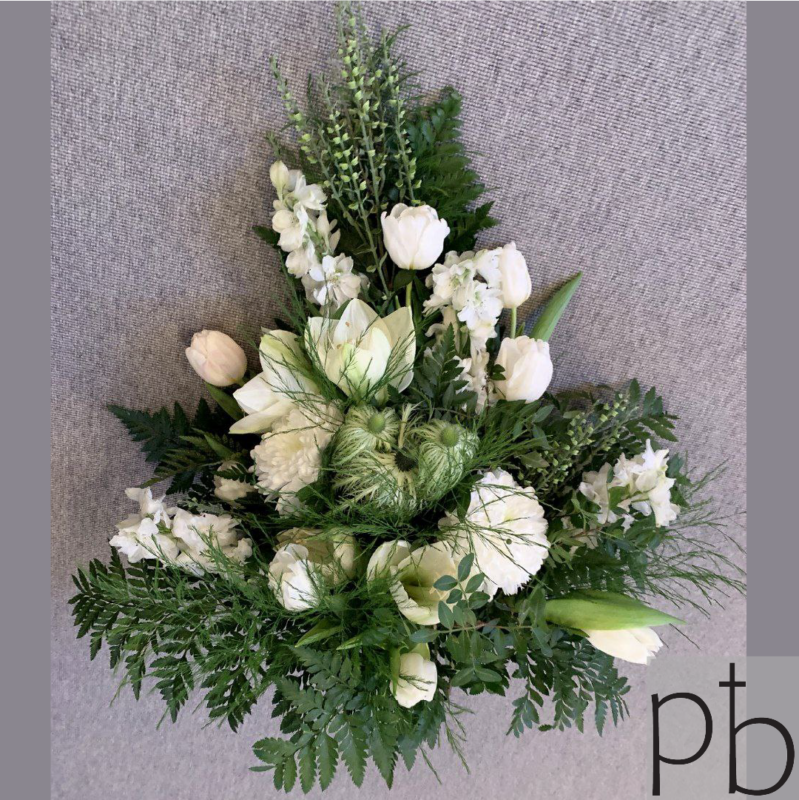 Krans til begravelse Frederiksberg C – værdig begravelseskrans fra Paradis Blomster med bånd og levering.