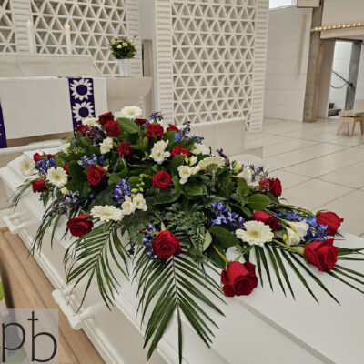 Udbringning af begravelsesblomster København Ø – værdigt sorgbinderi fra Paradis Blomster leveret til Østerbro og ceremonisted.