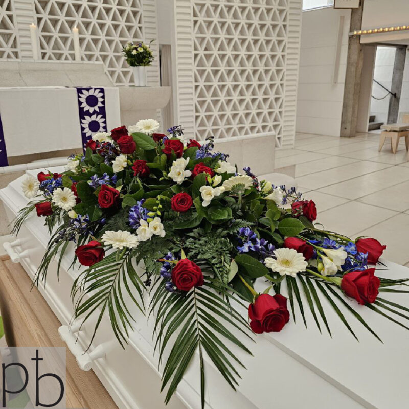 Udbringning af begravelsesblomster København Ø – værdigt sorgbinderi fra Paradis Blomster leveret til Østerbro og ceremonisted.