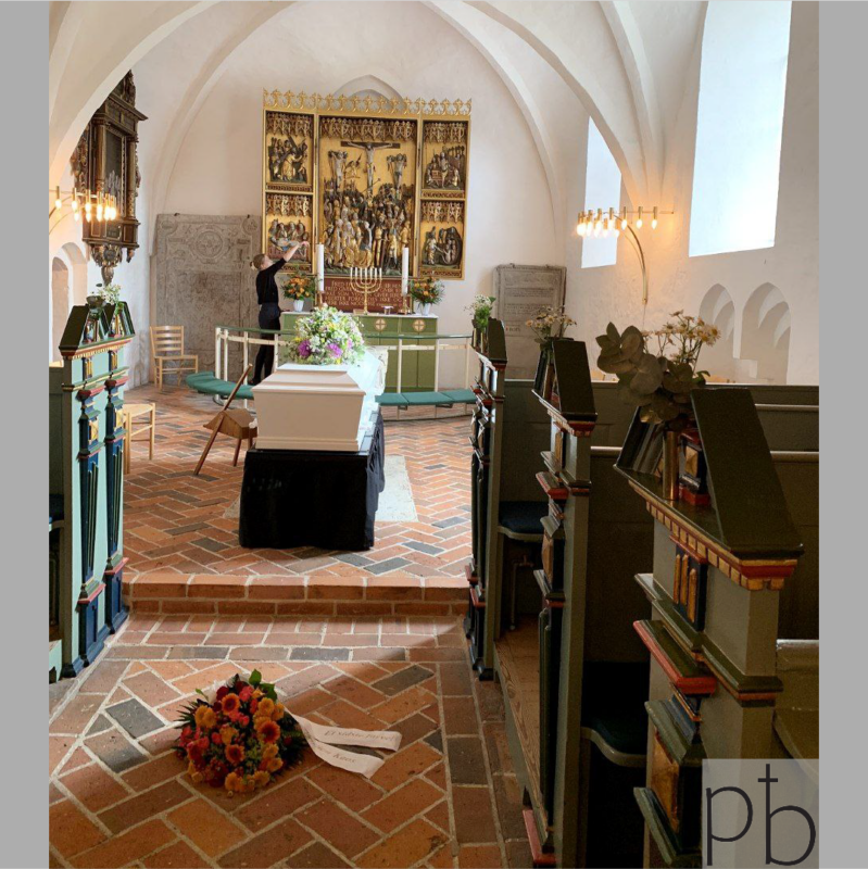 Begravelsesblomster florist København Ø – værdigt sorgbinderi fra Paradis Blomster leveret til Østerbro, kirke eller kapel.