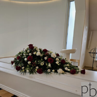 Blomster til begravelse København Ø – værdigt sorgbinderi fra Paradis Blomster leveret til Østerbro, kirke eller kapel.
