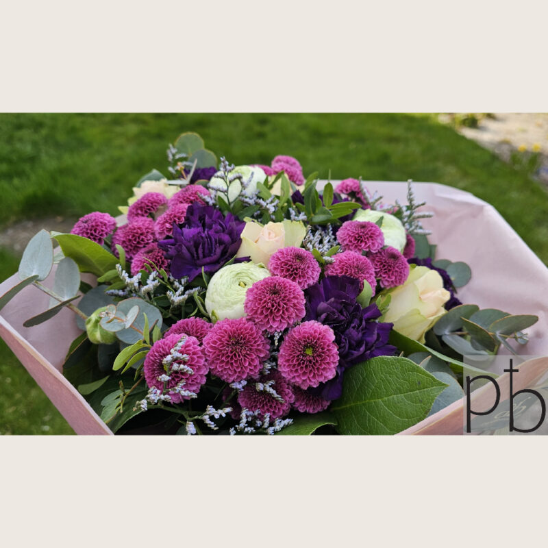 Kondolencebuketter København Ø – værdig og rolig buket fra Paradis Blomster leveret på Østerbro.