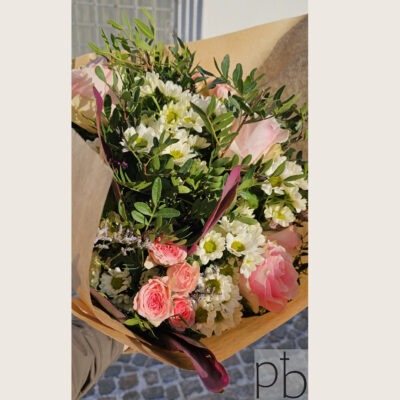 Værdig kondolencebuket med levering i Vanløse fra Paradis Blomster