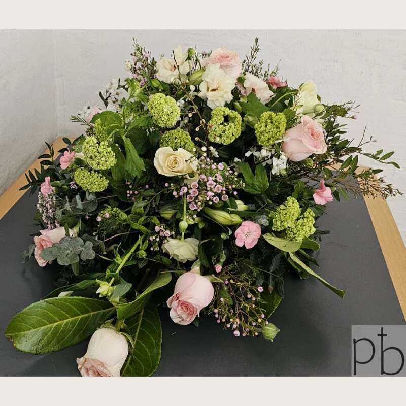 Blomster fra familie til begravelse fra ParadisBlomster som en værdig og kærlig afskedshilsen