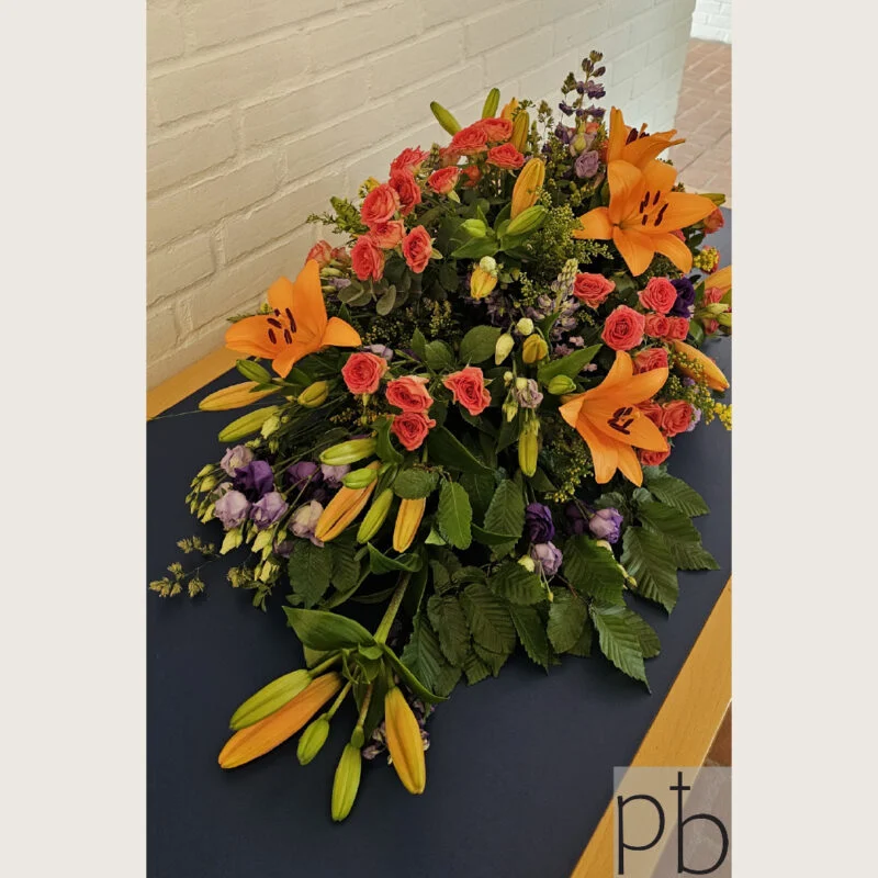 Udbringning af begravelsesblomster Hedehusene fra ParadisBlomster med værdige blomster til begravelse