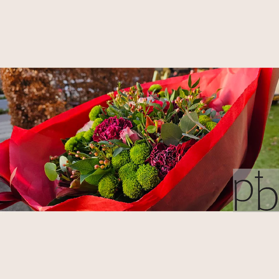 Kondolencebuketter i Brøndby Strand fra ParadisBlomster med værdige blomster til afsked