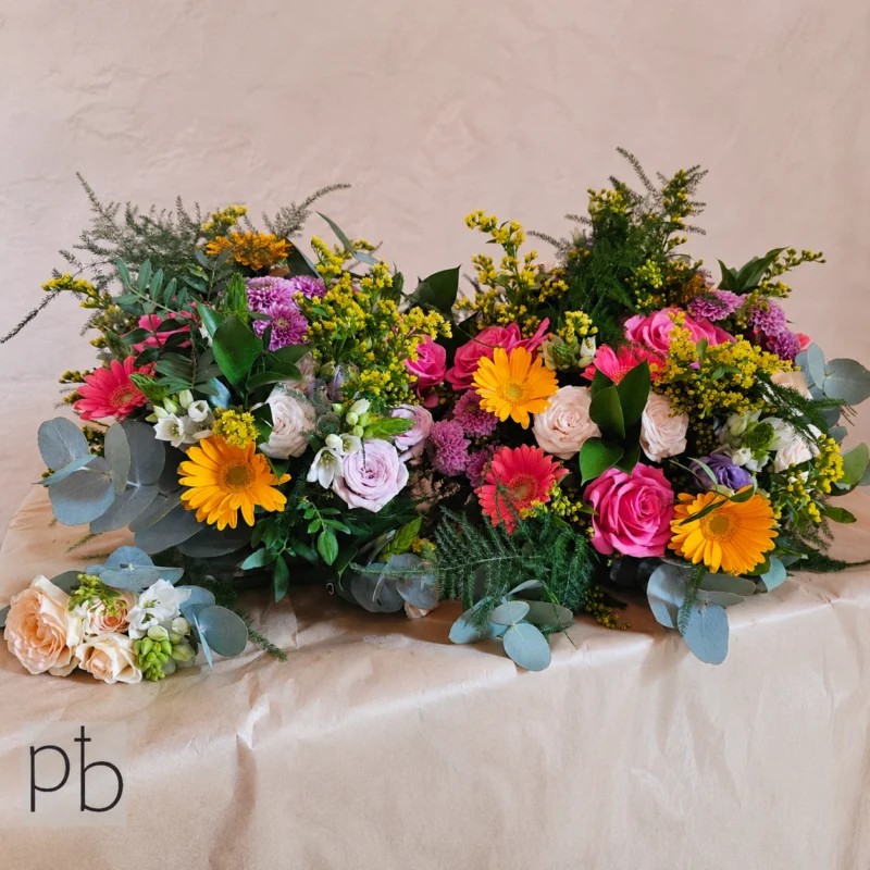 Begravelsesflorist Dronningmølle fra ParadisBlomster med værdige blomster til afsked