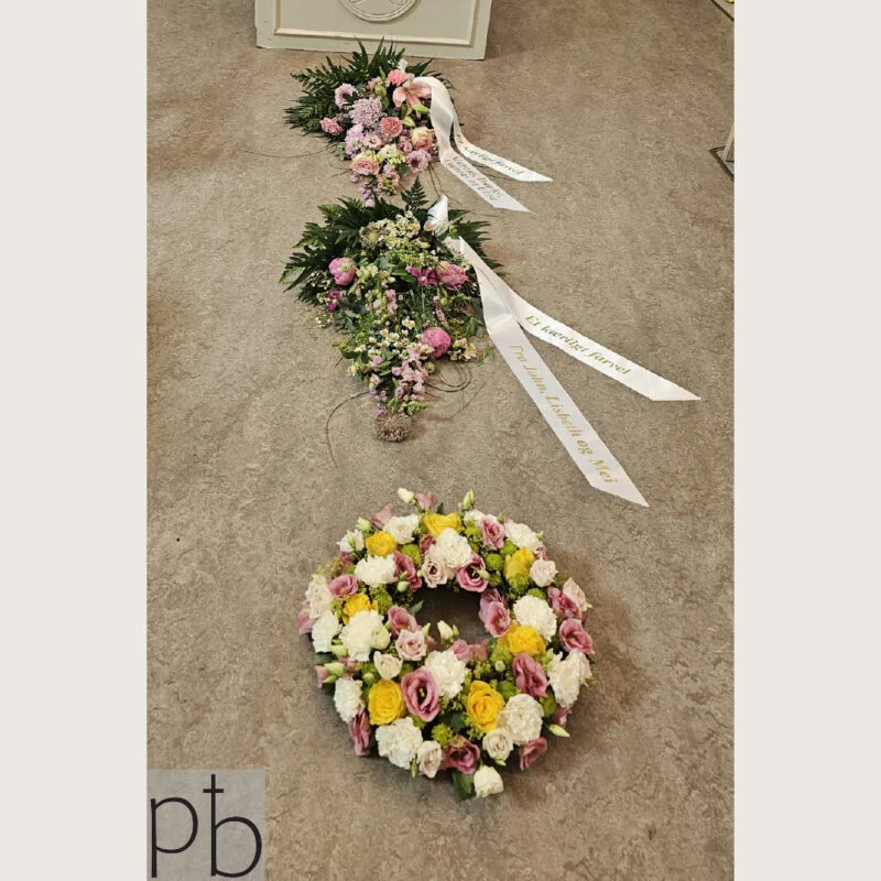 Blomster til begravelse Dronningmølle fra ParadisBlomster med værdige blomster til afsked