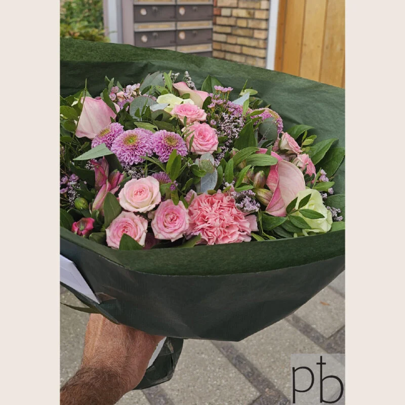 Kondolencebuketter i Virum med værdig og harmonisk blomsterhilsen fra ParadisBlomster