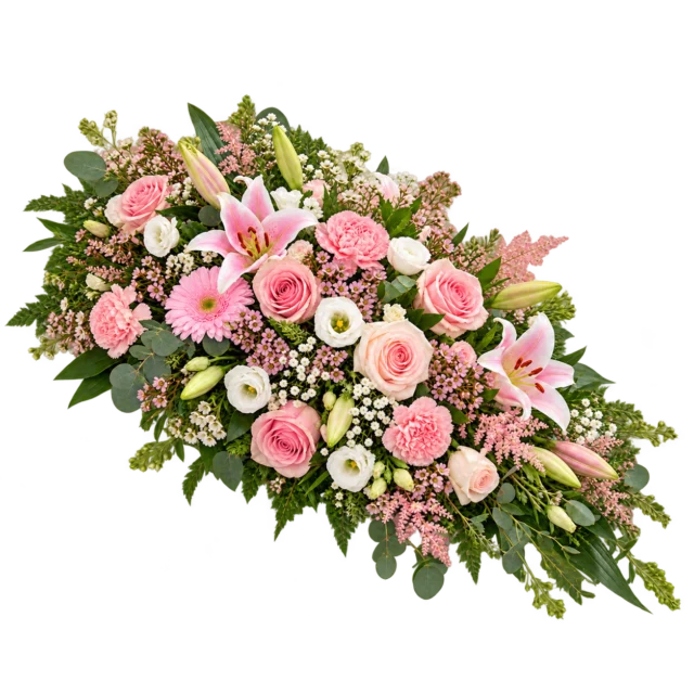 Lyserød bårebuket med rosa roser, lyserøde nelliker, liljer og elegante grønne detaljer til begravelse